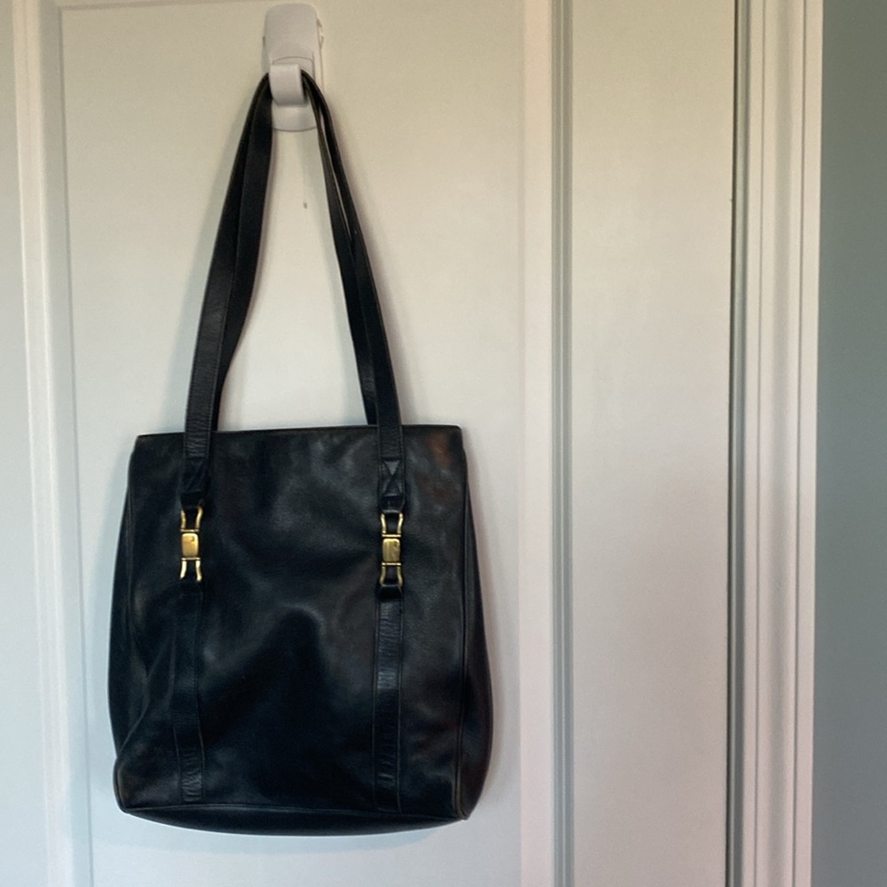 Vintage Liz Claiborne with compartments inside- in great condition